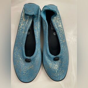 Barely used Arcopedico Blue and silver Glitter Flats size 41 euro